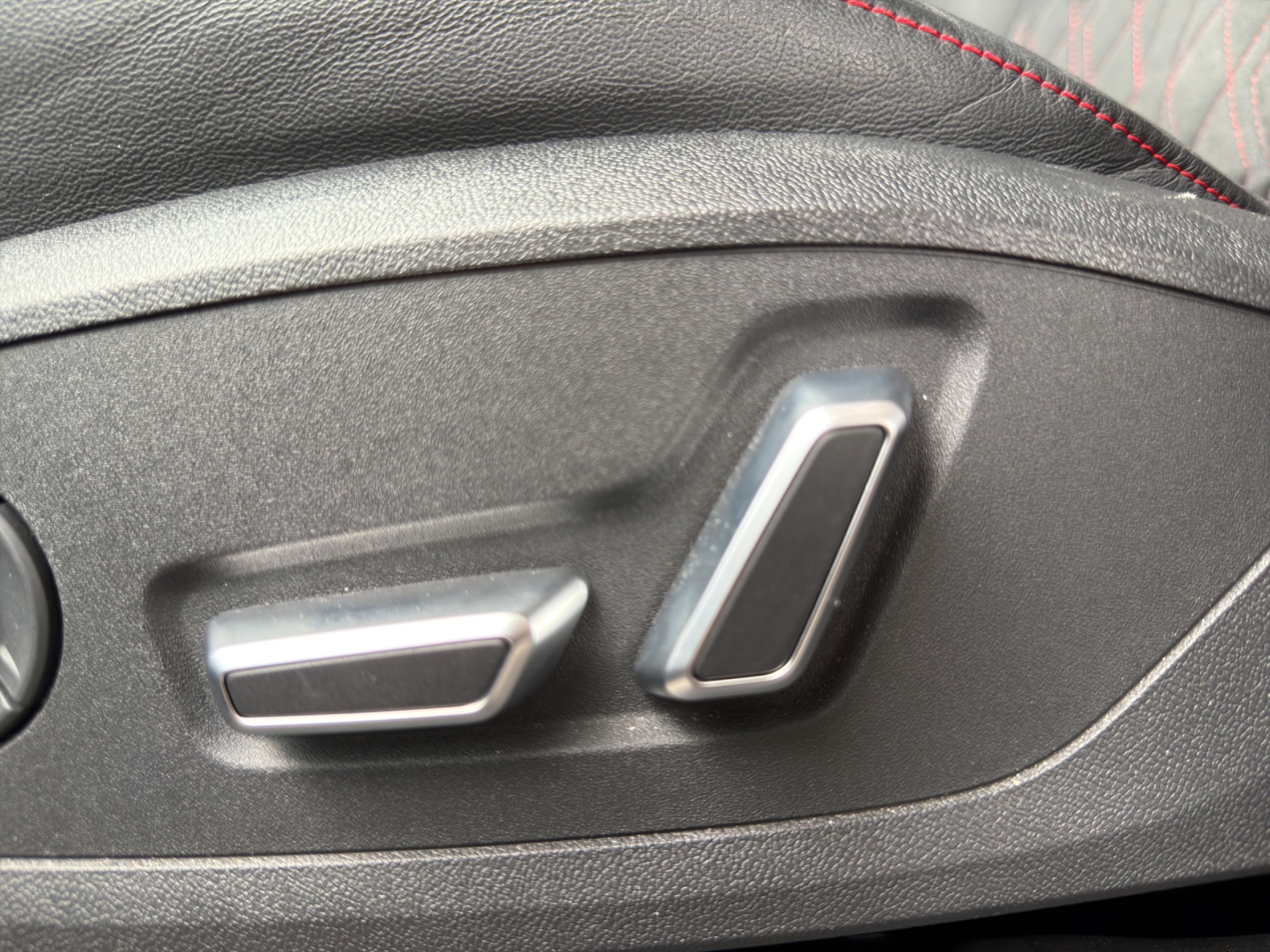 AUDI Q6 e-tron quattro S-Line-image-14