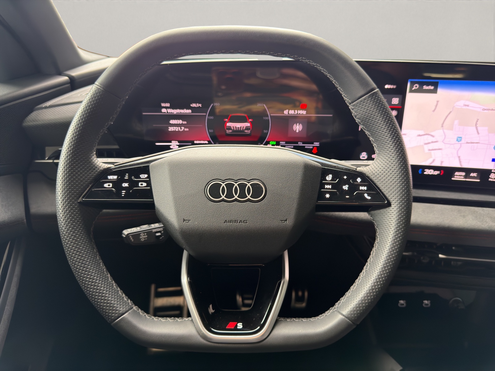 AUDI Q6 e-tron quattro S-Line-image-10