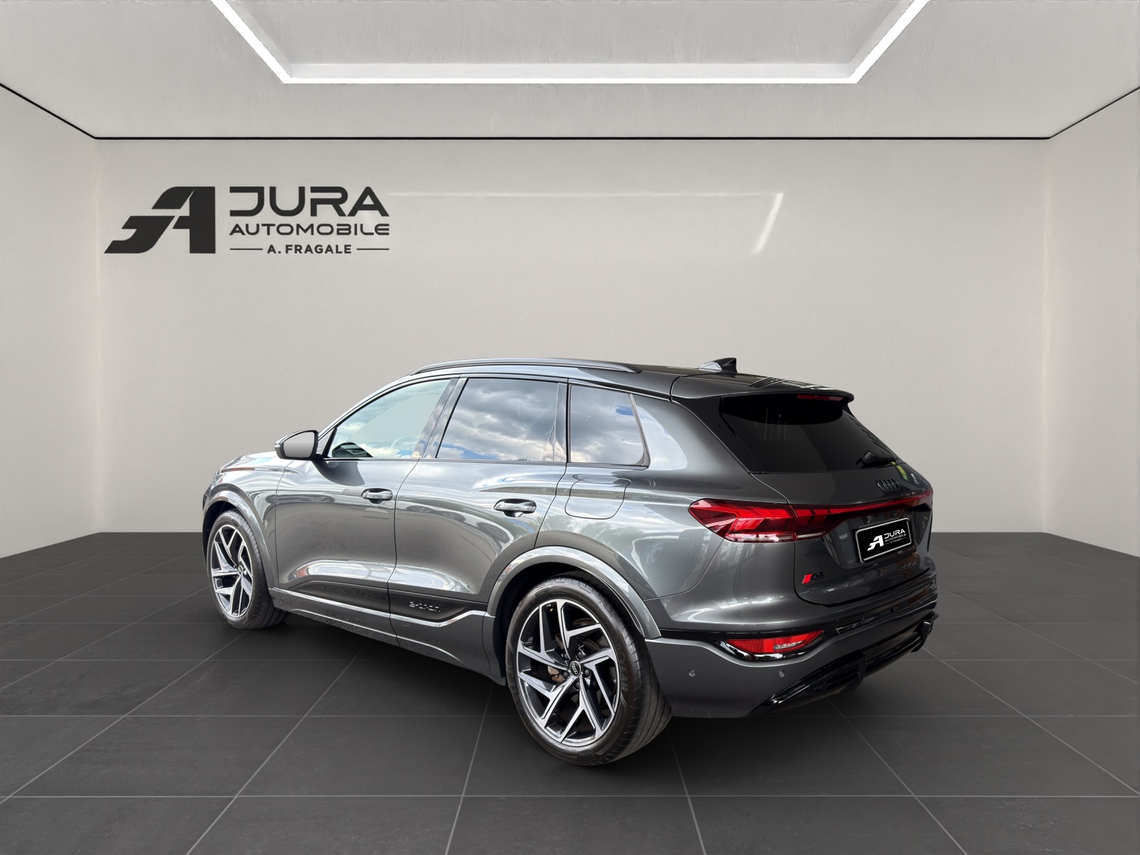 AUDI Q6 e-tron quattro S-Line-image-4
