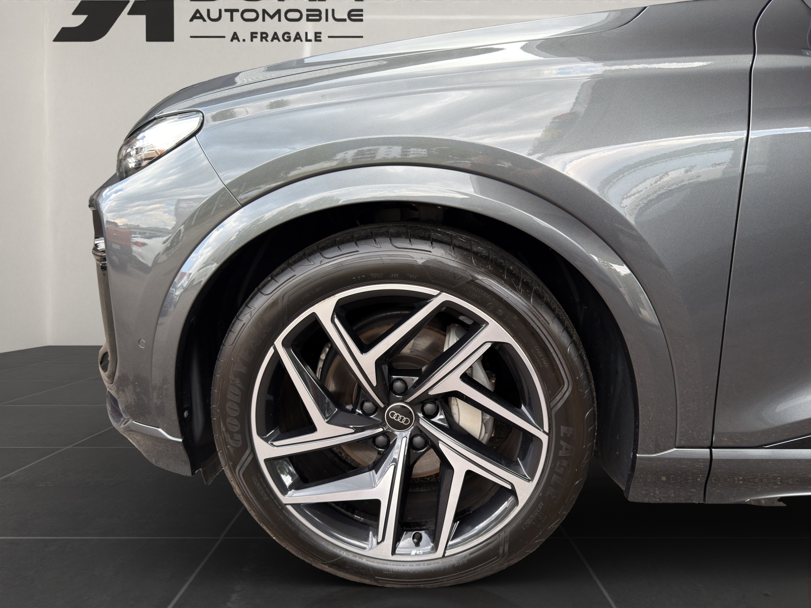 AUDI Q6 e-tron quattro S-Line-image-6
