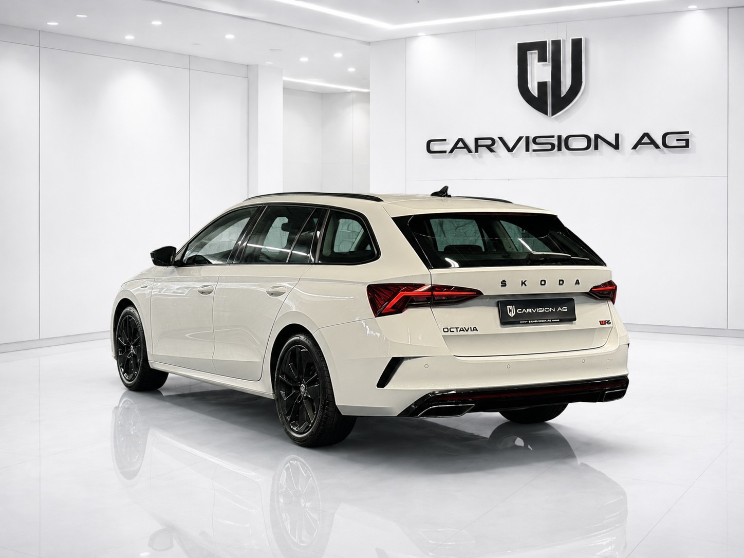 SKODA Octavia Combi 2.0 TSI DSG RS-image-4