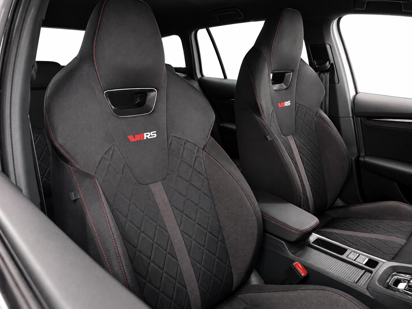 SKODA Octavia Combi 2.0 TSI DSG RS-image-11