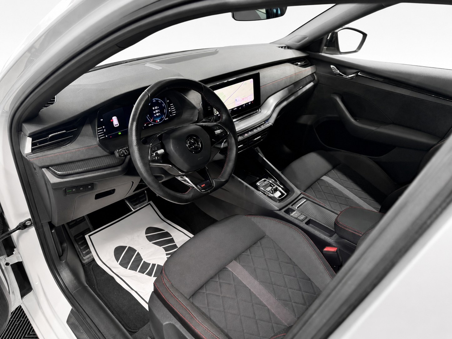SKODA Octavia Combi 2.0 TSI DSG RS-image-8