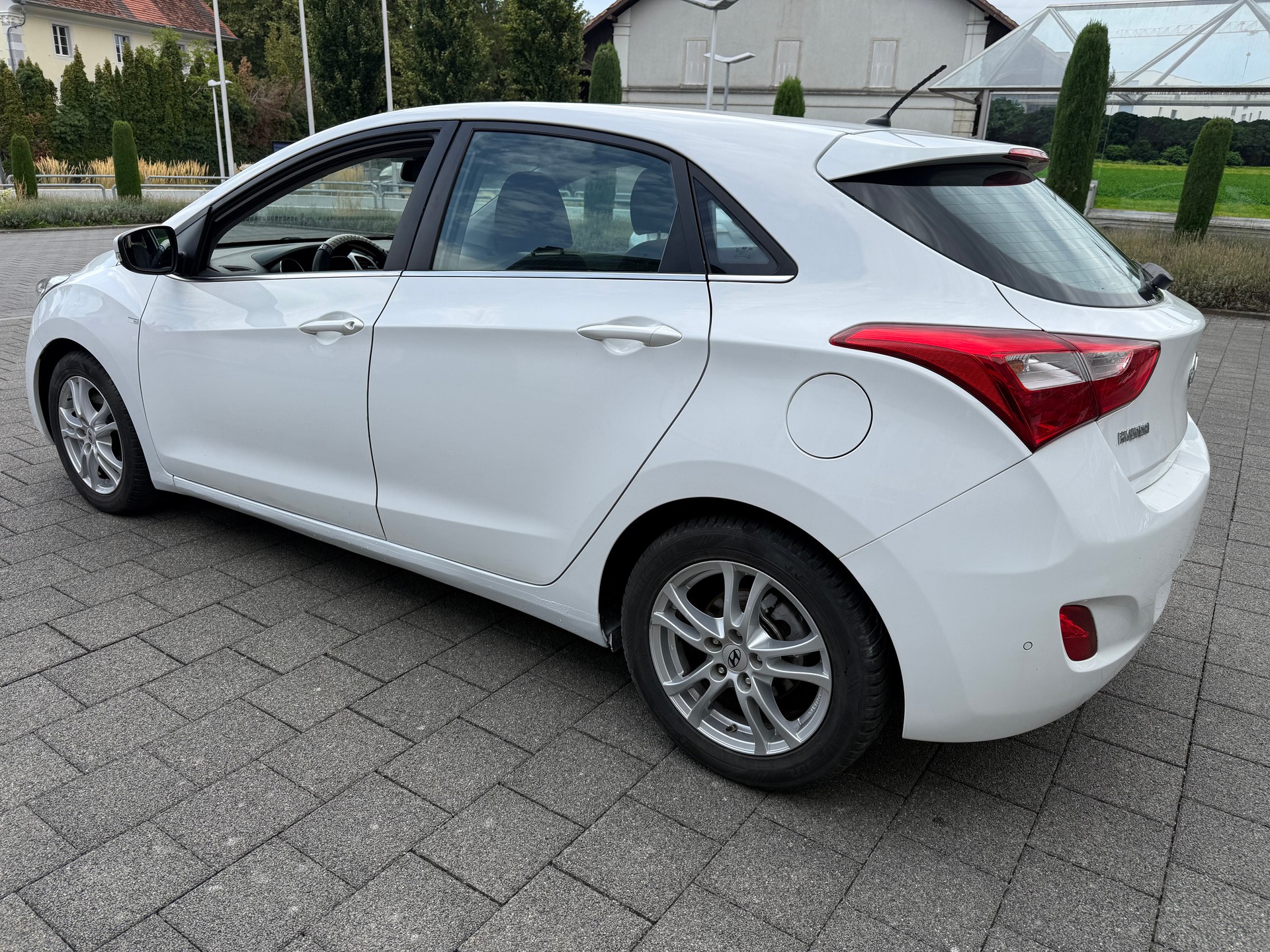HYUNDAI i30 1.6 CRDi Vertex Automatic DCT-image-3