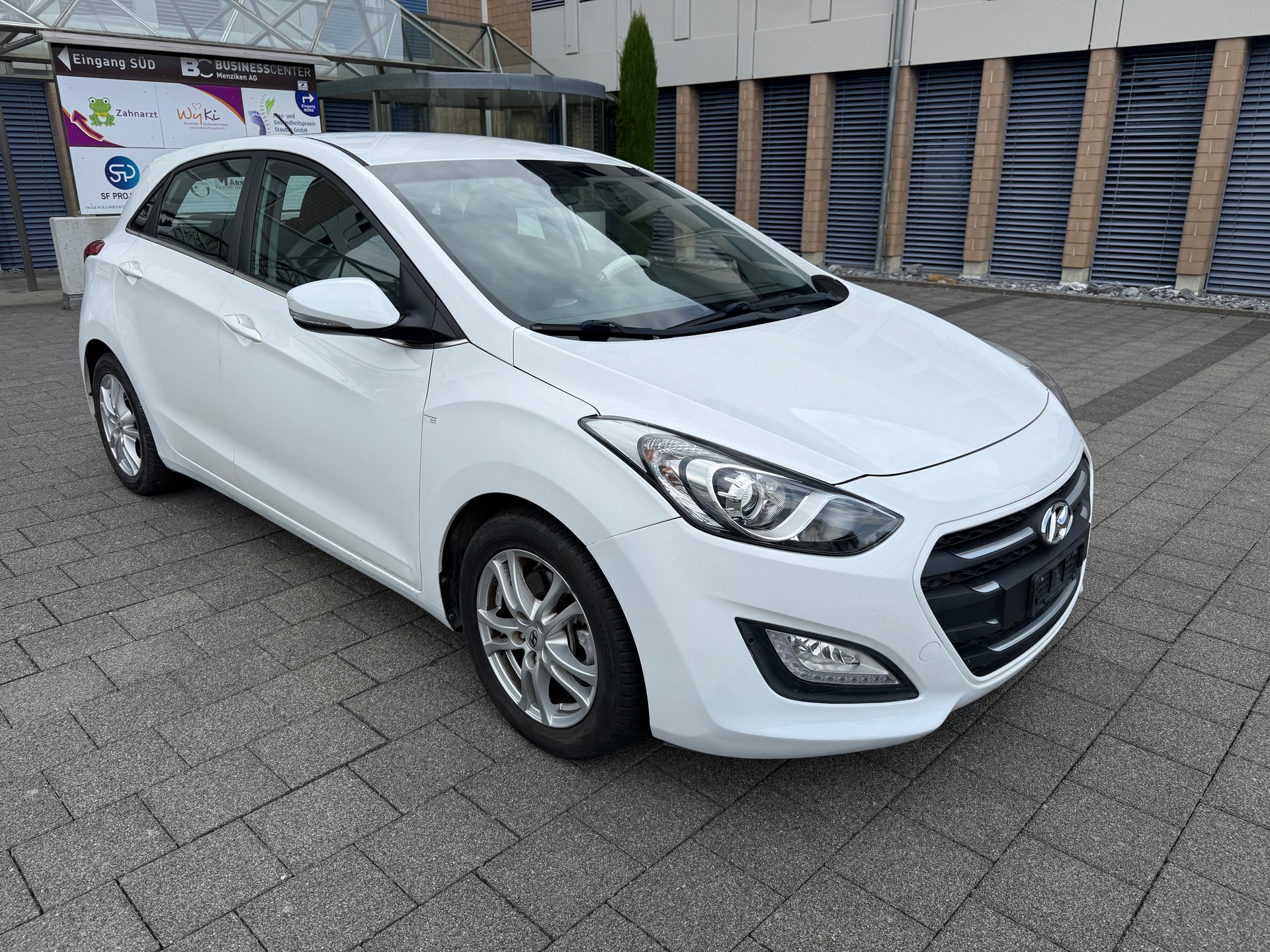 HYUNDAI i30 1.6 CRDi Vertex Automatic DCT-image-0