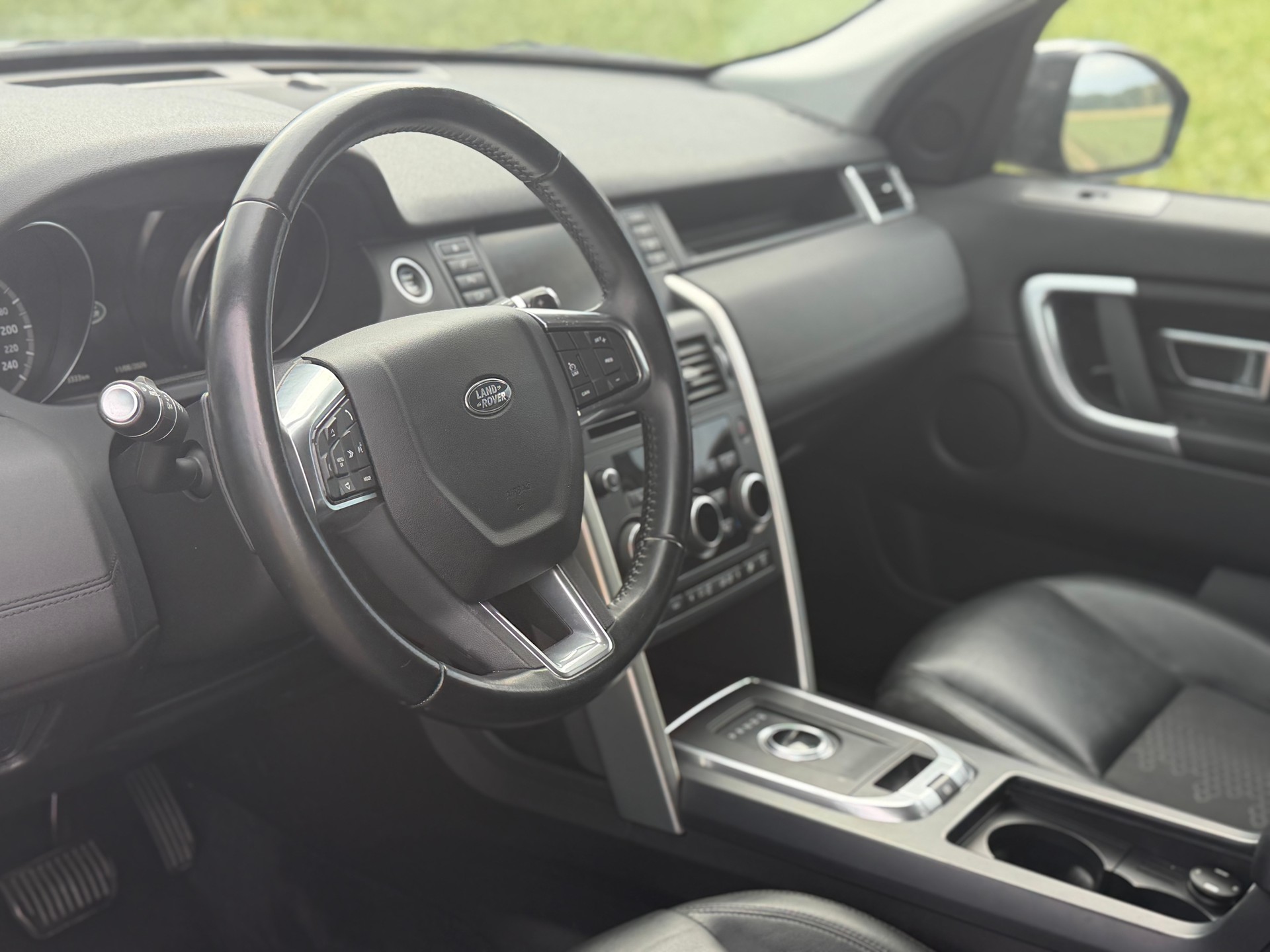 LAND ROVER Discovery Sport 2.0 TD4 HSE Luxury-image-10