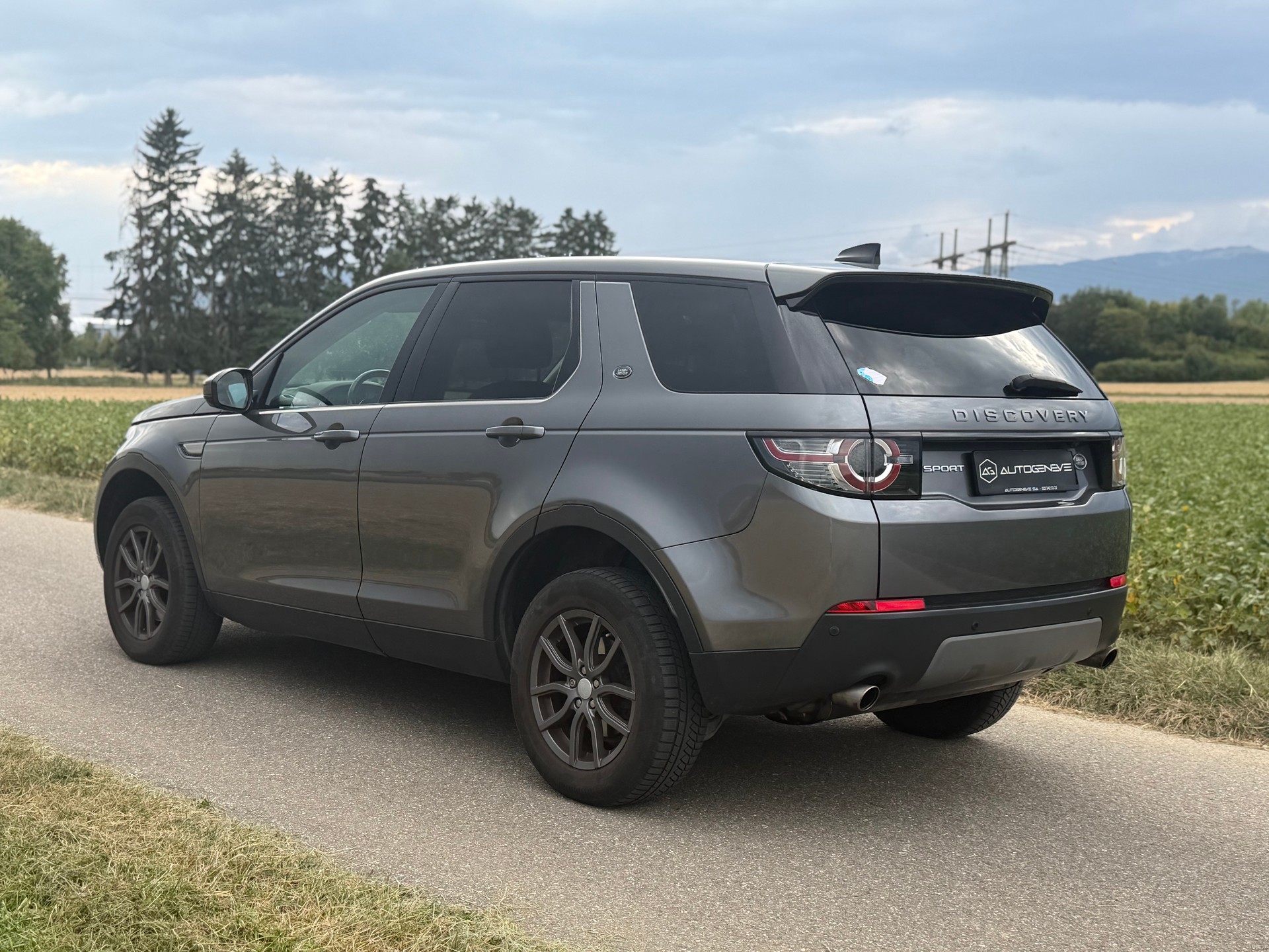 LAND ROVER Discovery Sport 2.0 TD4 HSE Luxury-image-5
