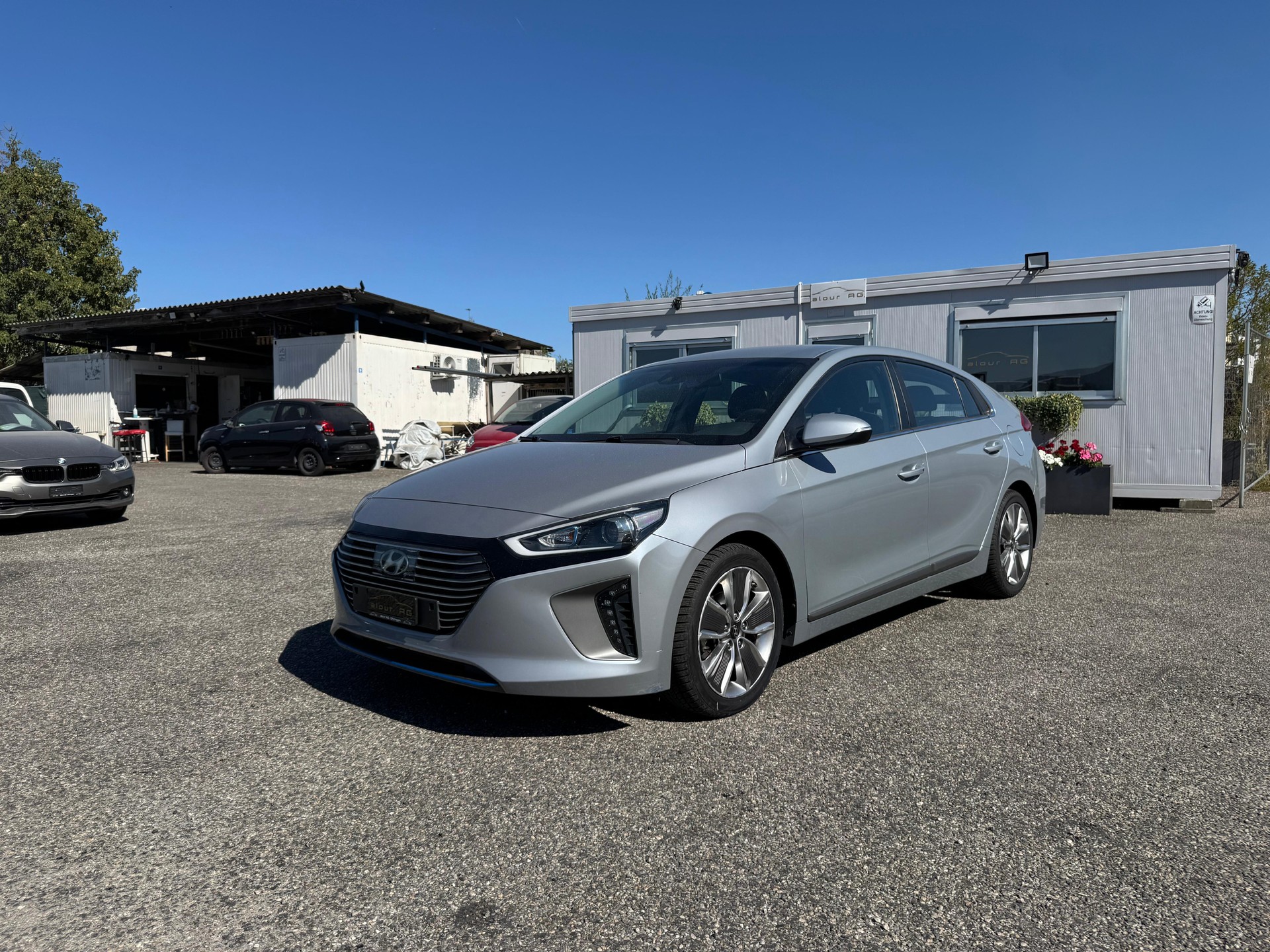 HYUNDAI Ioniq 1.6 GDi HEV Launch DCT-image-1