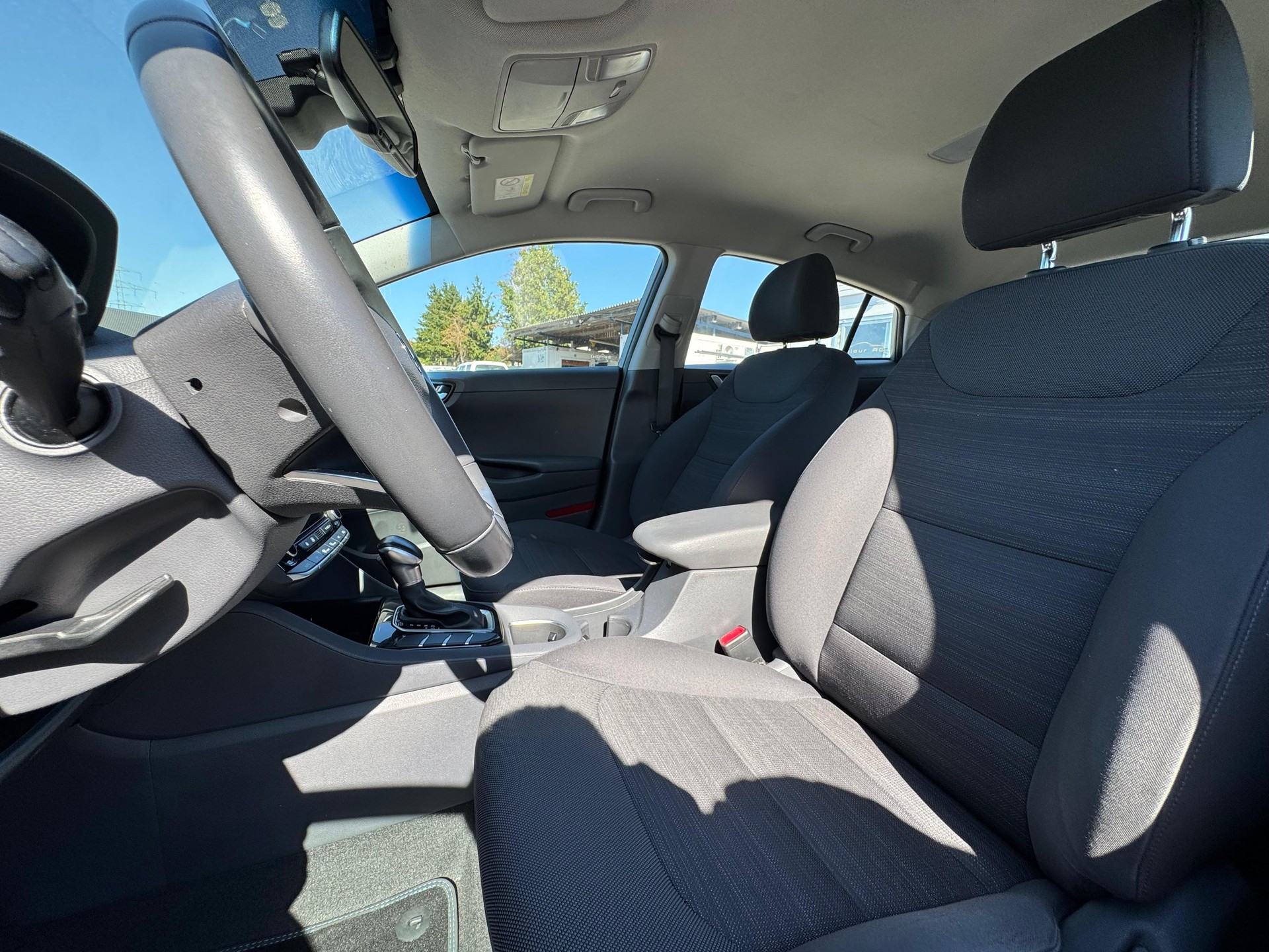 HYUNDAI Ioniq 1.6 GDi HEV Launch DCT-image-7