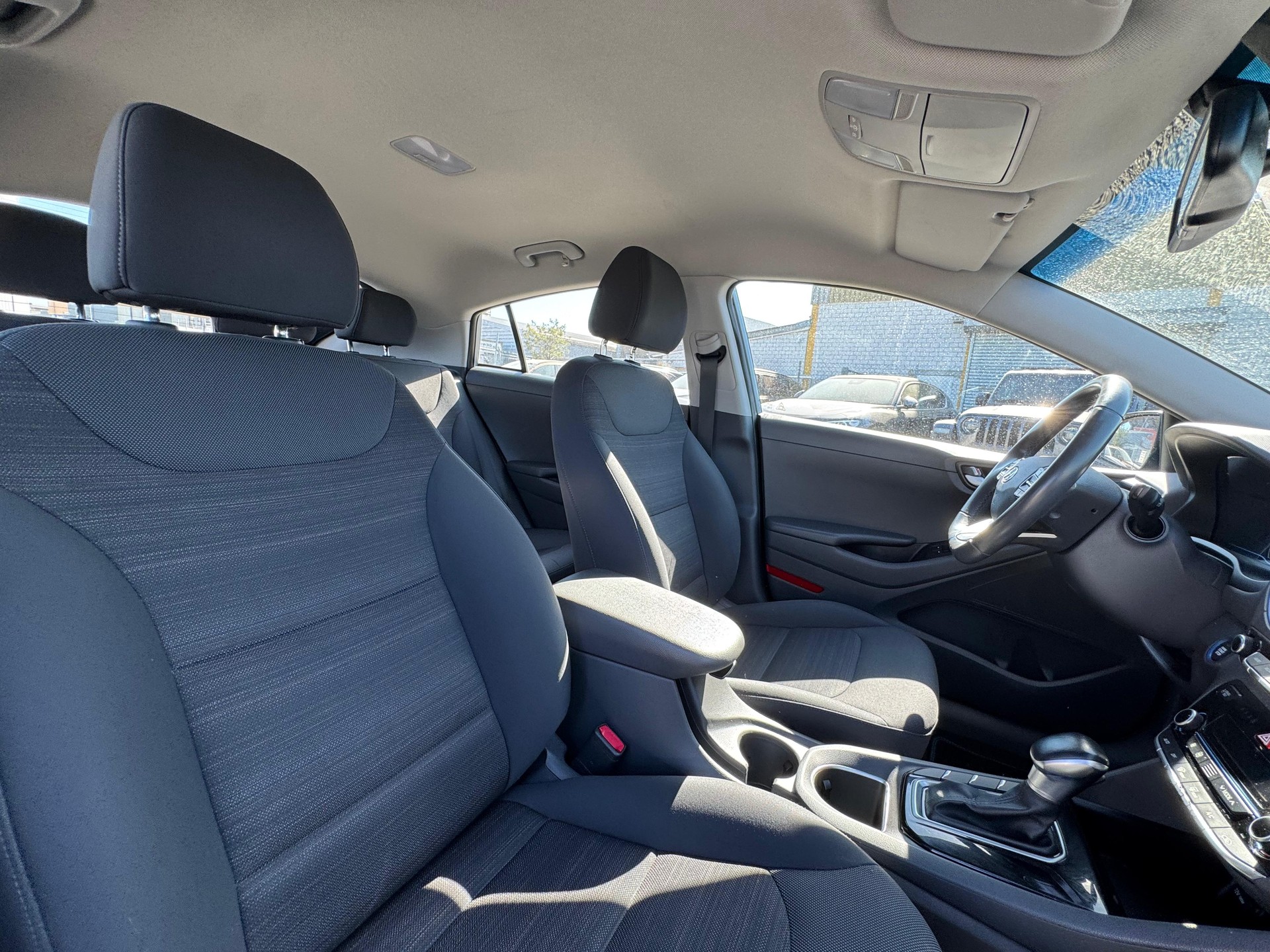 HYUNDAI Ioniq 1.6 GDi HEV Launch DCT-image-8