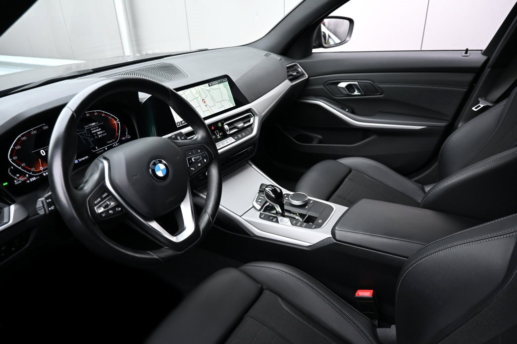 BMW 320i Touring Steptronic-image-7