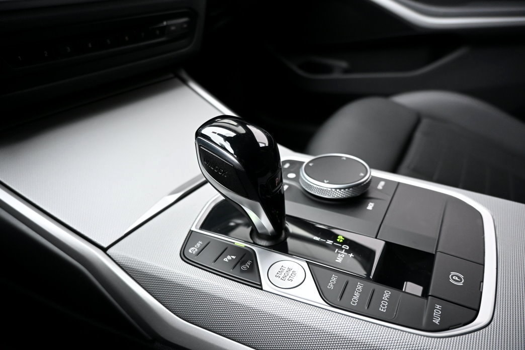 BMW 320i Touring Steptronic-image-8