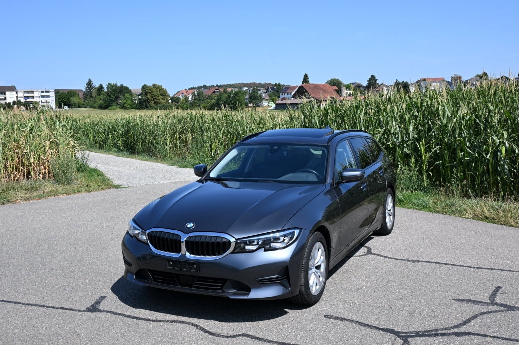 BMW 320i Touring Steptronic-image-0