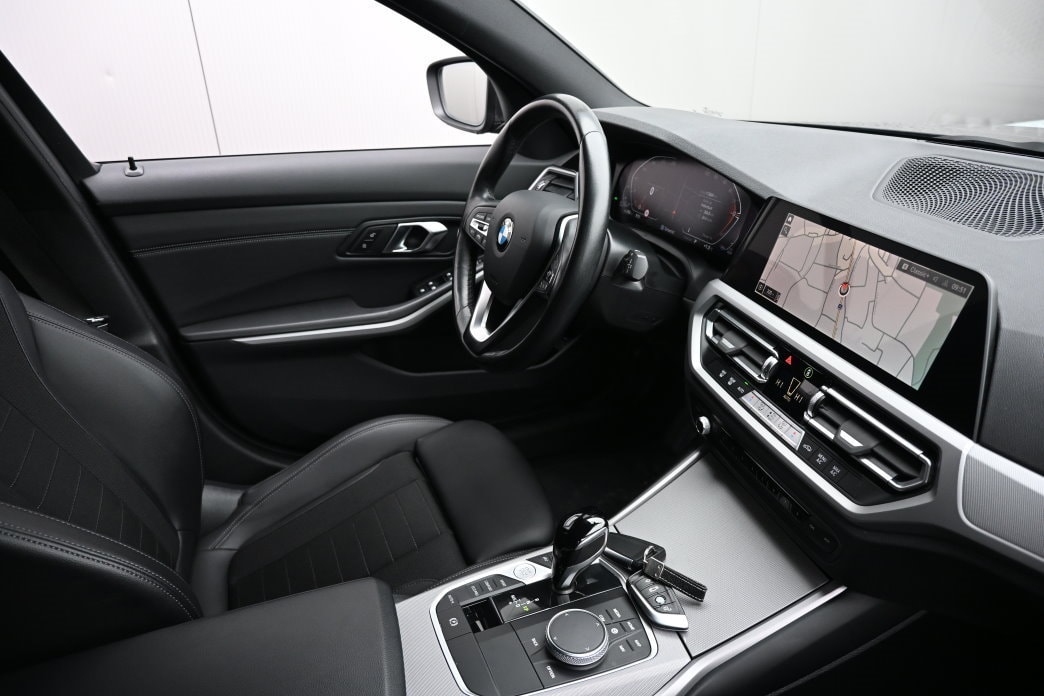 BMW 320i Touring Steptronic-image-6