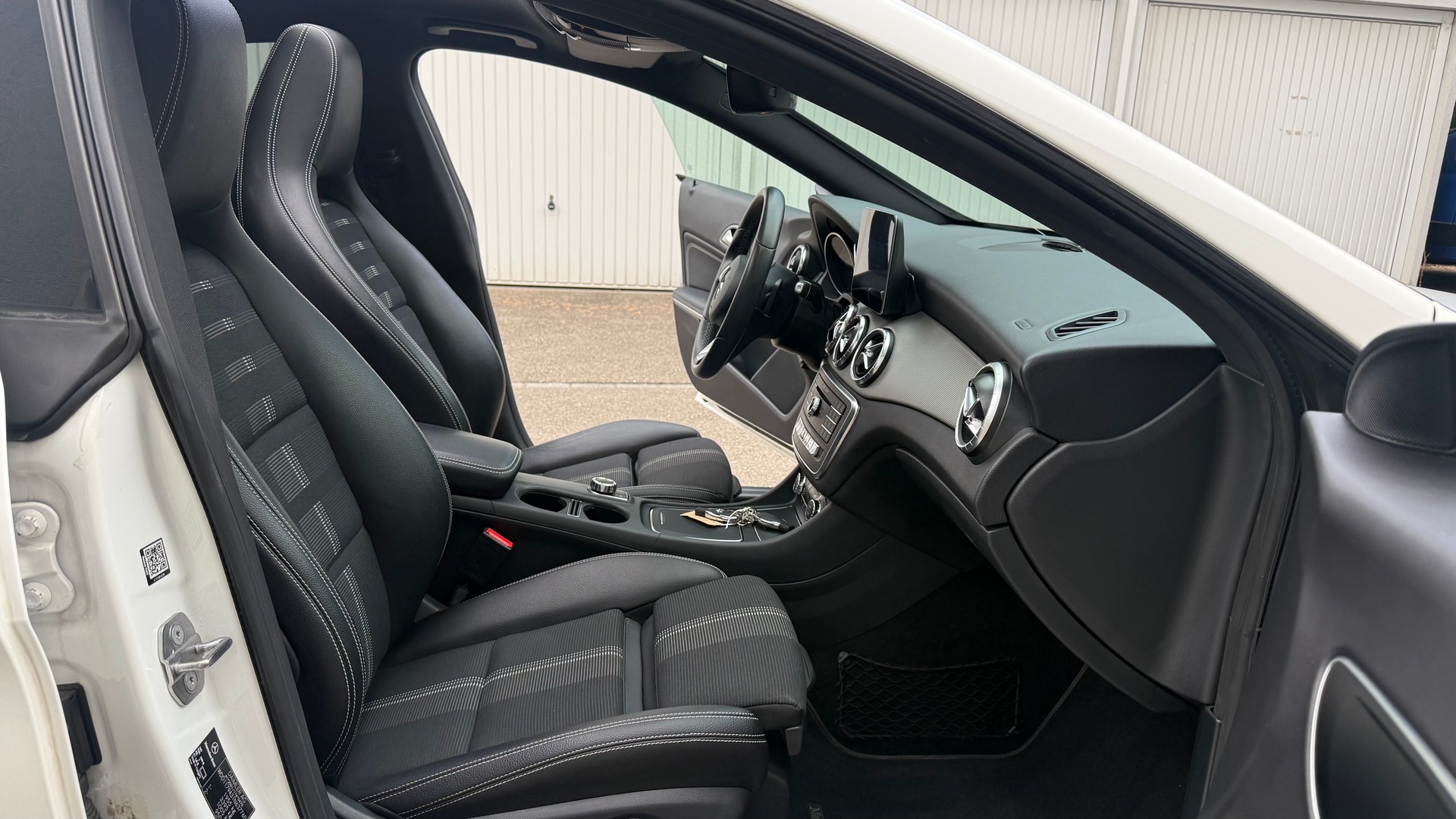 MERCEDES-BENZ CLA Shooting Brake 200 Night Star 7G-DCT-image-14