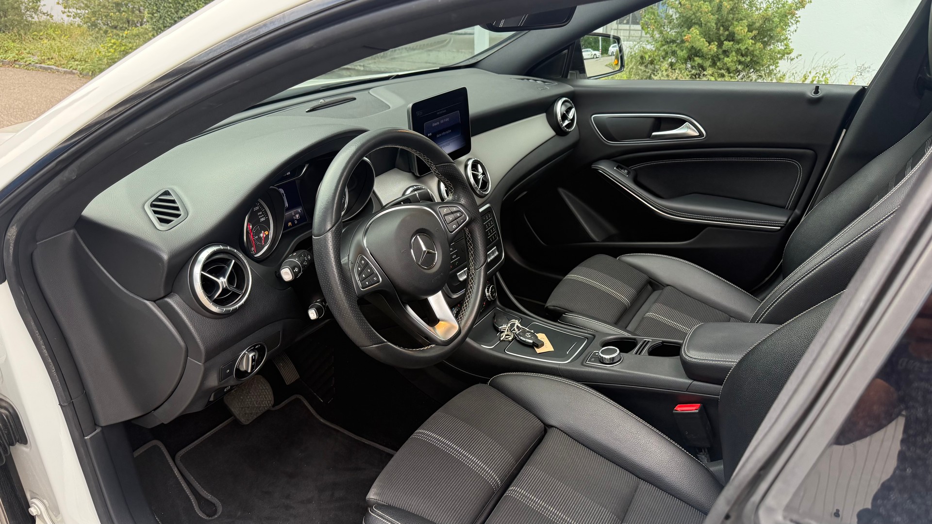 MERCEDES-BENZ CLA Shooting Brake 200 Night Star 7G-DCT-image-11