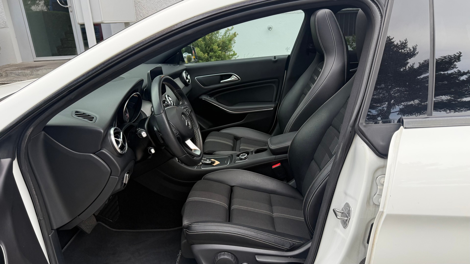 MERCEDES-BENZ CLA Shooting Brake 200 Night Star 7G-DCT-image-12