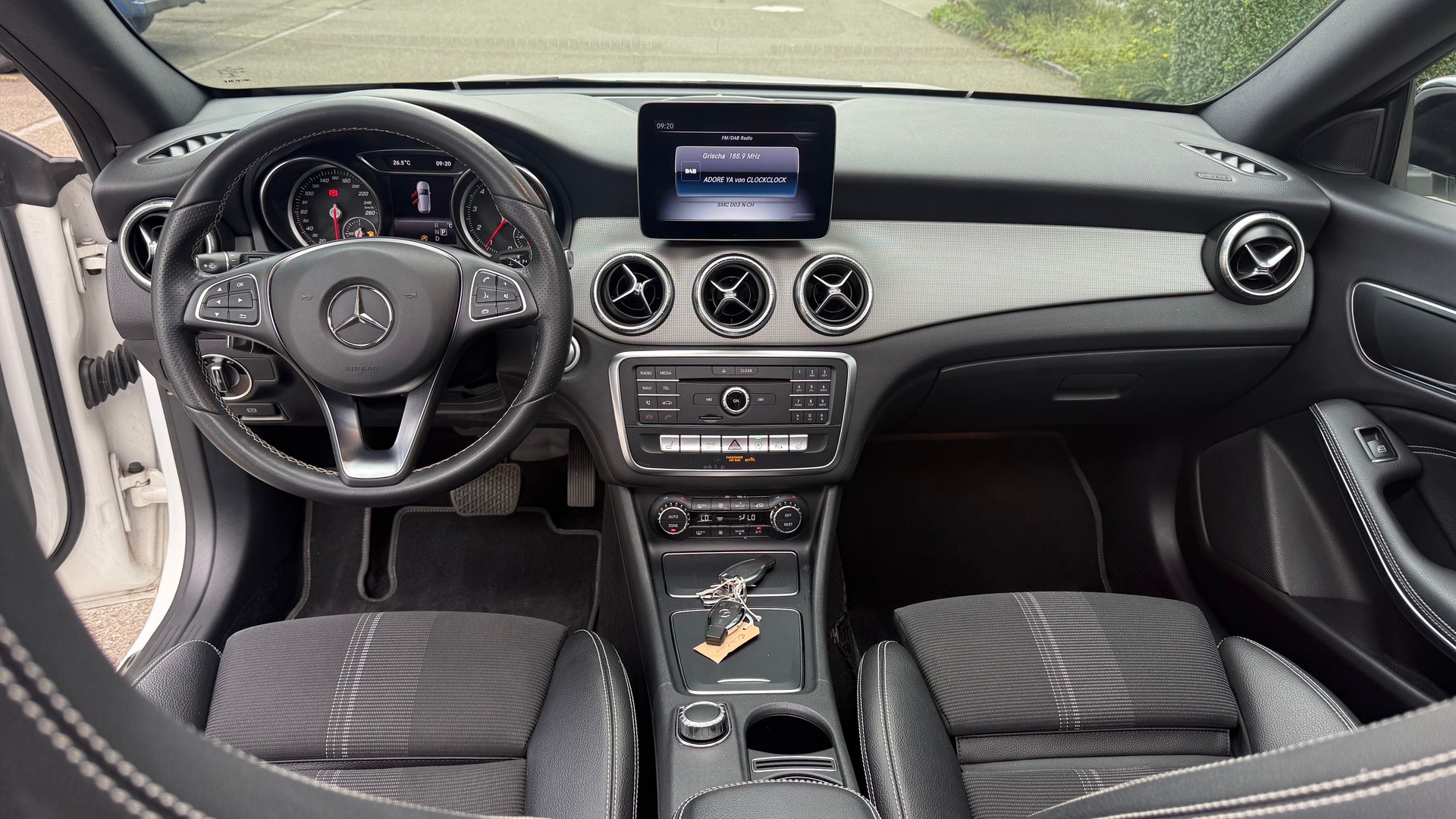 MERCEDES-BENZ CLA Shooting Brake 200 Night Star 7G-DCT-image-13