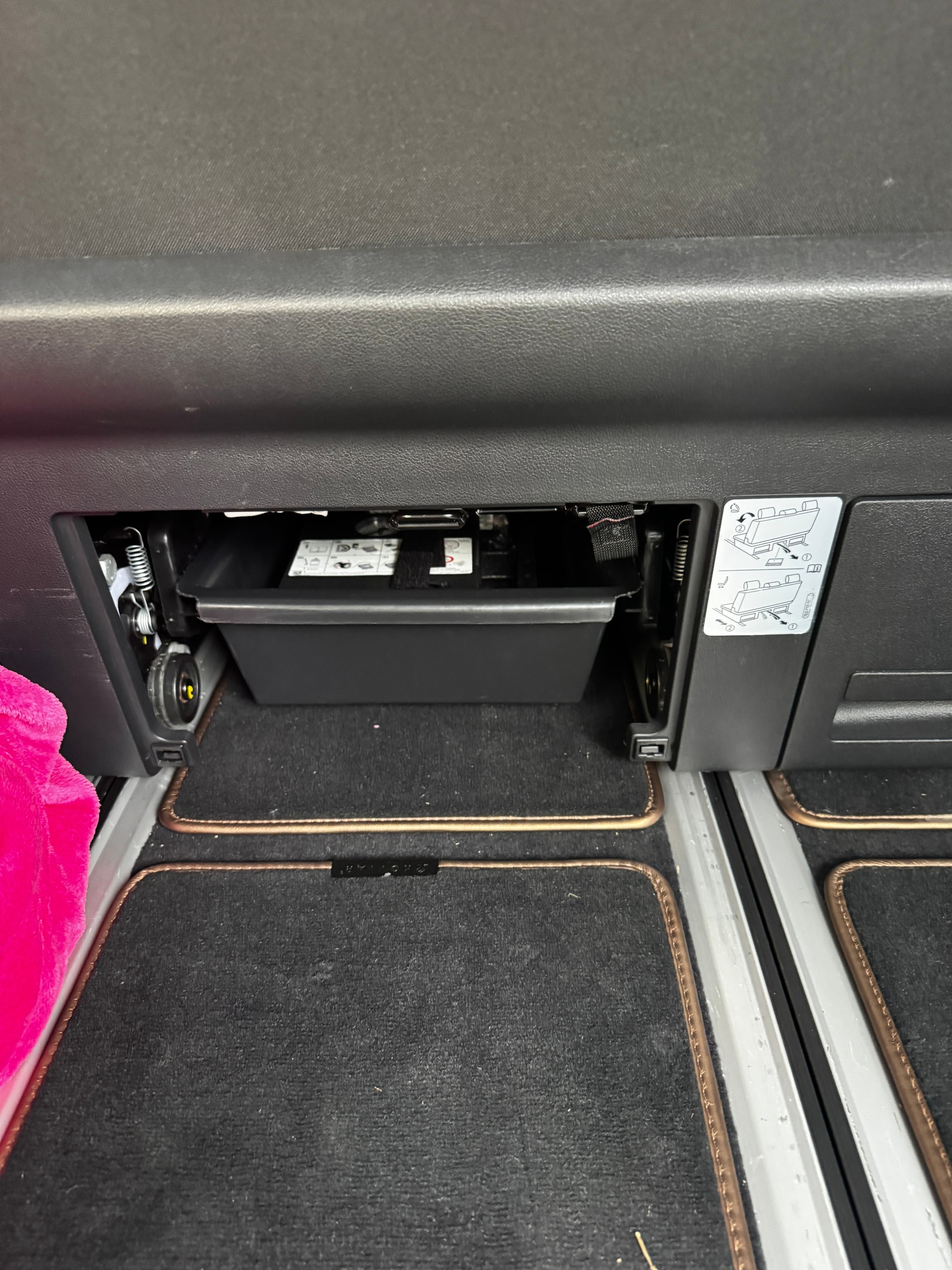 VW T6.1 Multivan Highline Liberty DSG 4m 2.0 TDI-image-14