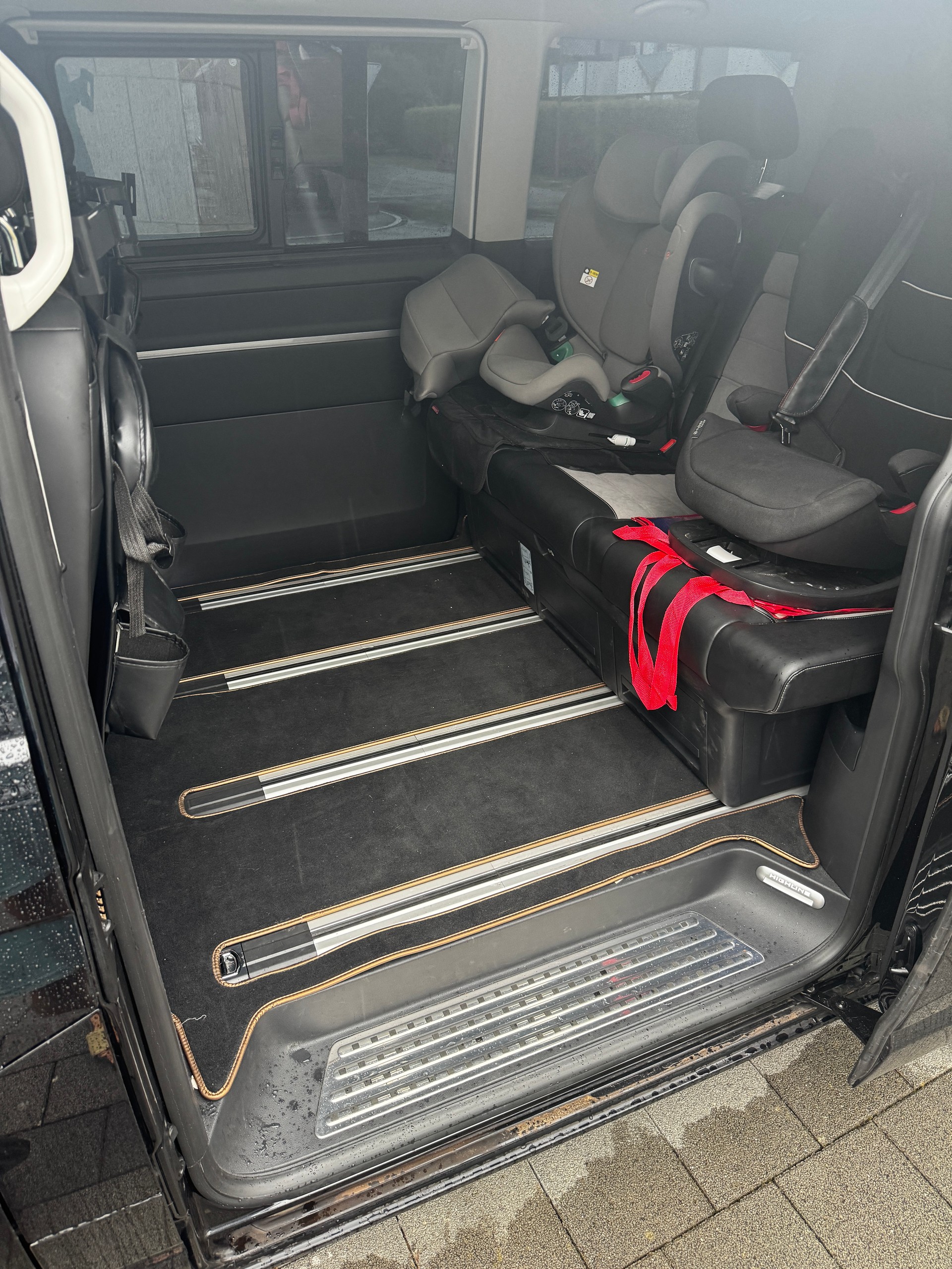 VW T6.1 Multivan Highline Liberty DSG 4m 2.0 TDI-image-11