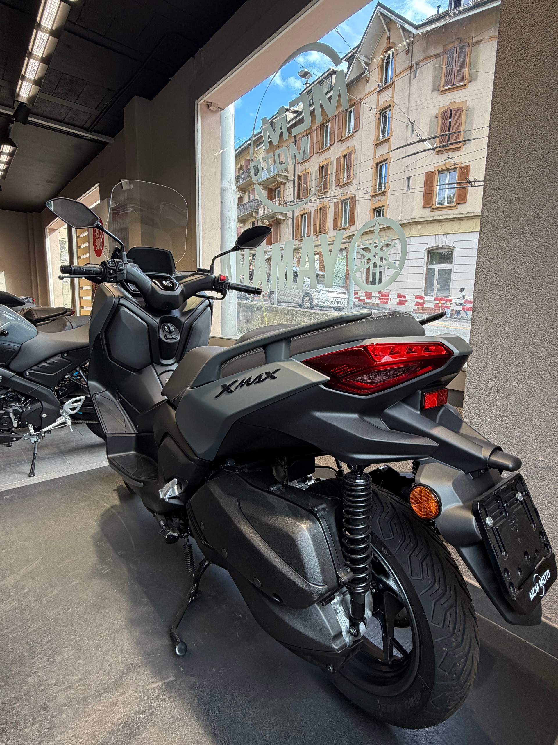 YAMAHA X-Max 300-showroom-element-2