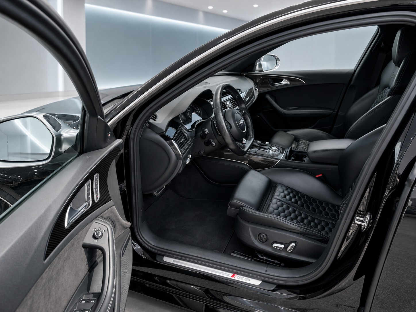 AUDI 4.0 V8 TFSI performance quattro-image-2