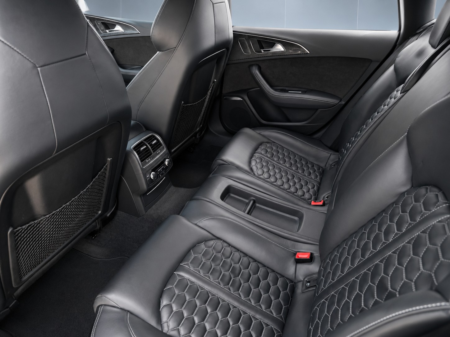 AUDI 4.0 V8 TFSI performance quattro-image-4