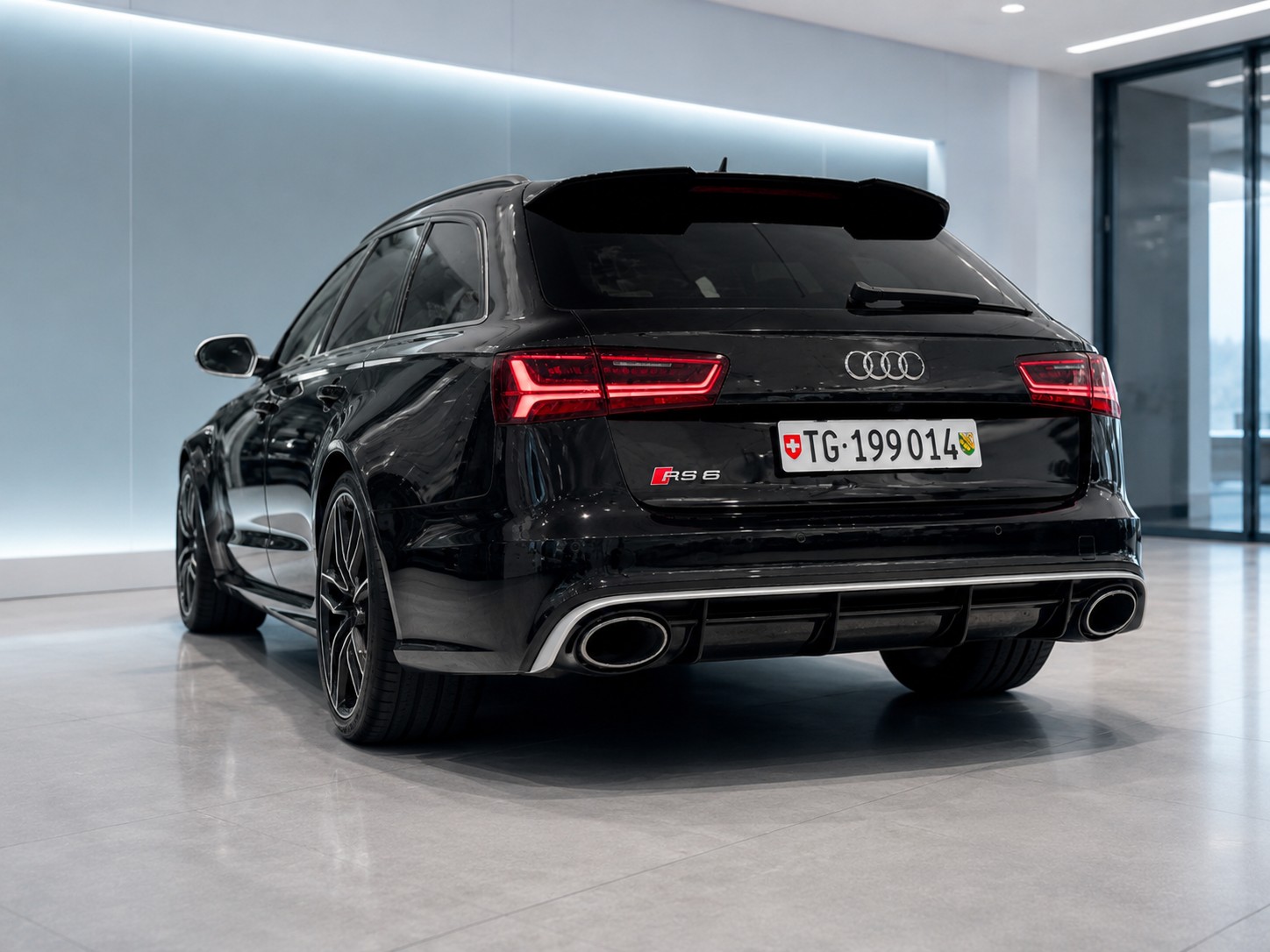 AUDI 4.0 V8 TFSI performance quattro-image-1