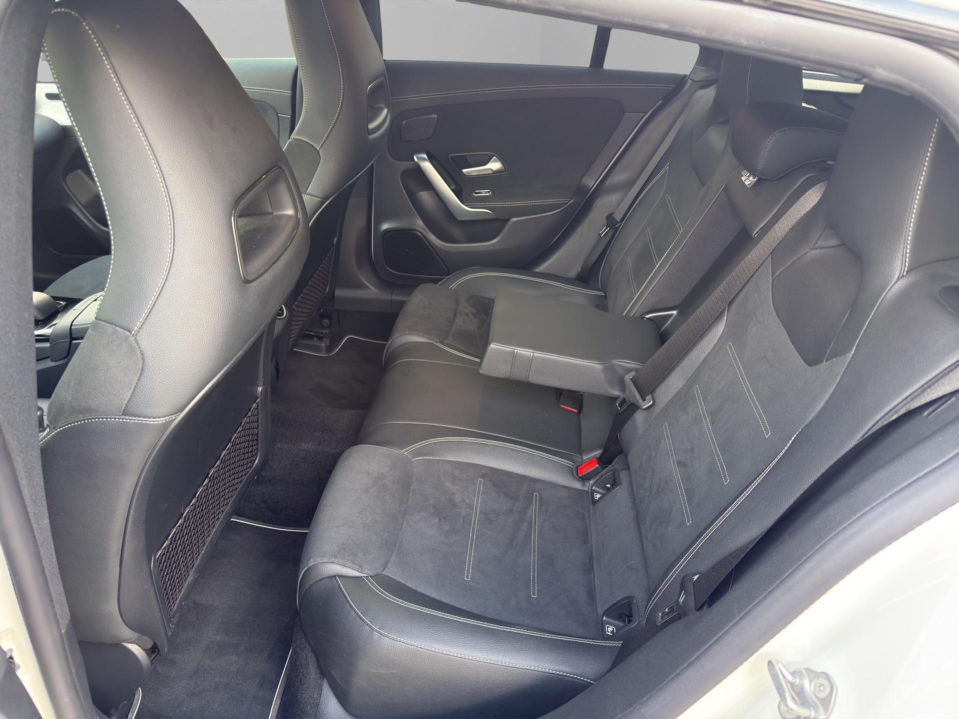 MERCEDES-BENZ CLA Shooting Brake 250 4Matic 7G-DCT * Swiss Star * 8 fach * Garantie * 1. Hand *-image-8