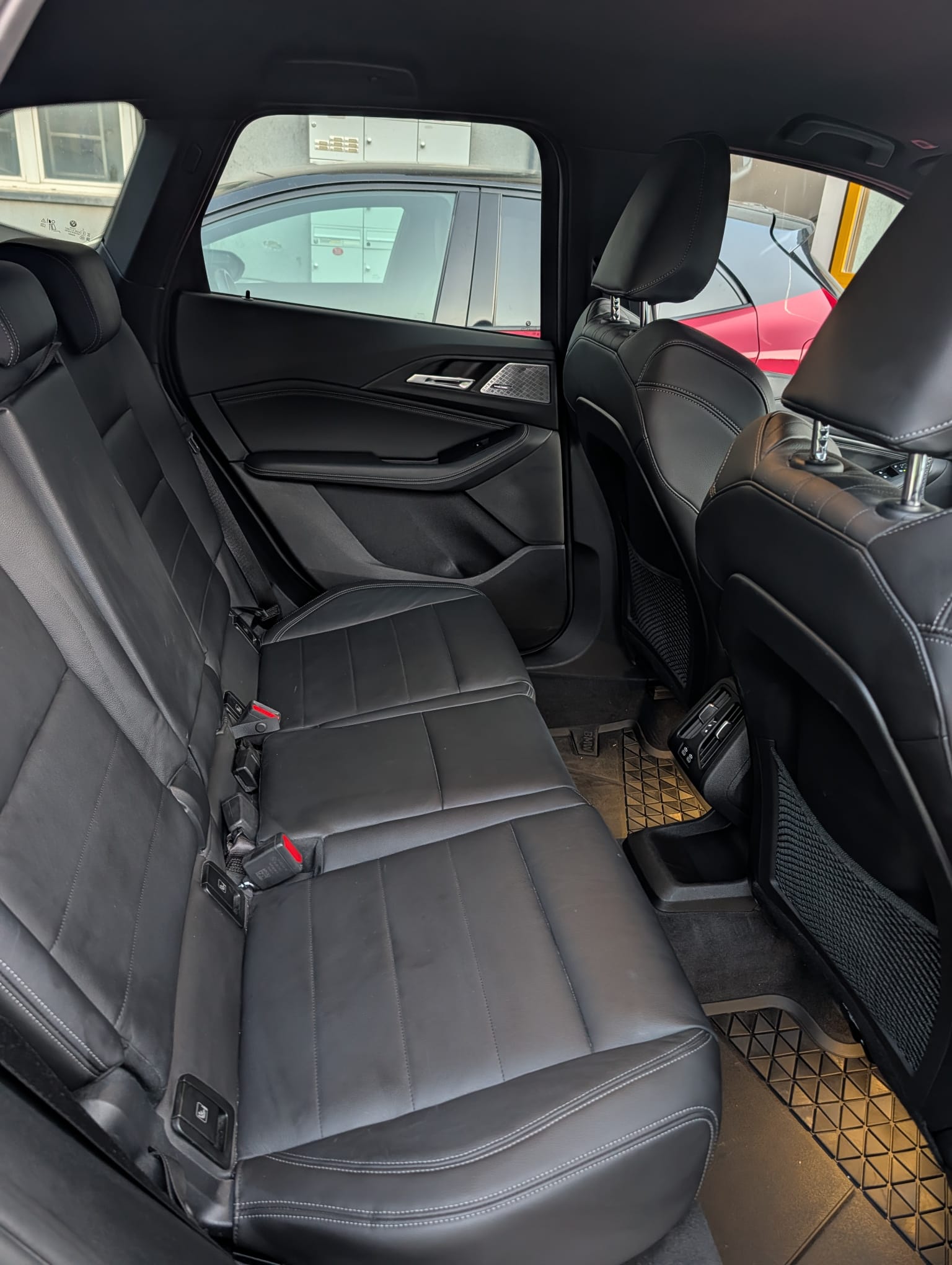 BMW 218d-image-3