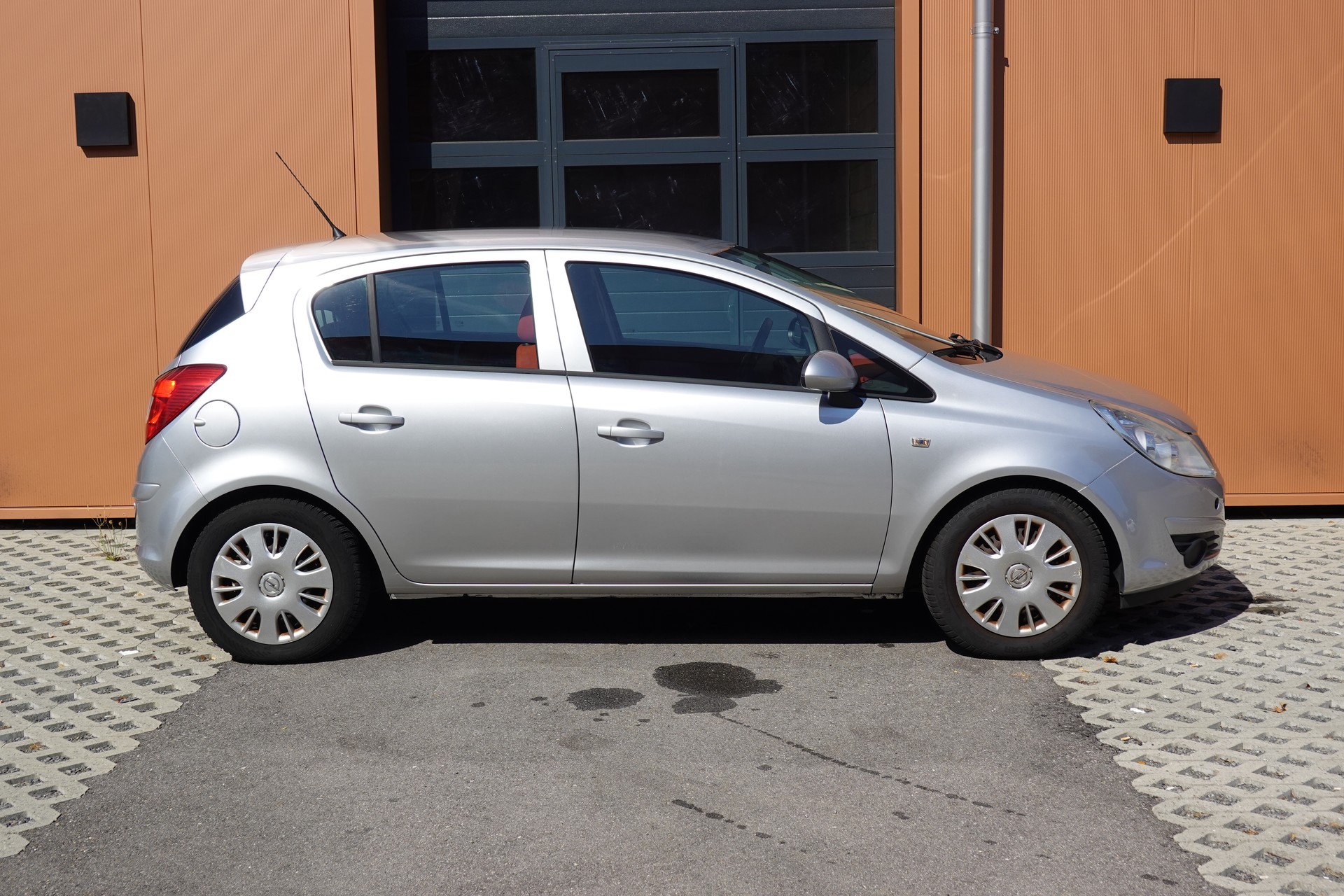 OPEL Corsa 1.4 TP Enjoy "CH Vehicule * Capteur stationnement"-image-3