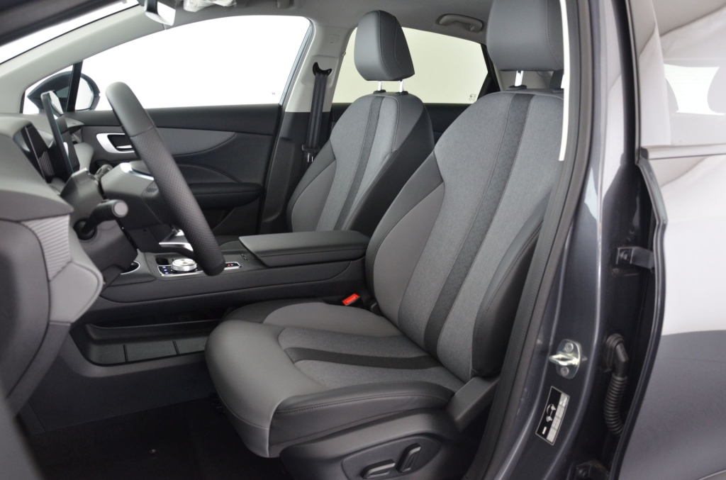 MG 4 EV 64kWh Premium Facelift-image-12