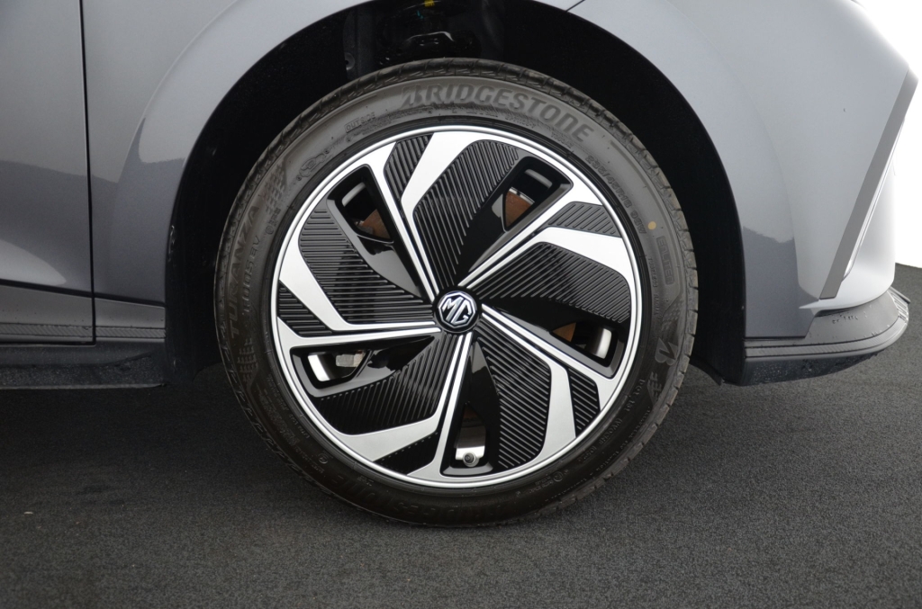 MG 4 EV 64kWh Premium Facelift-image-9