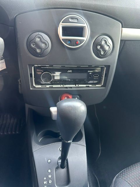 RENAULT Clio 1.6 16V Dynamique-image-10