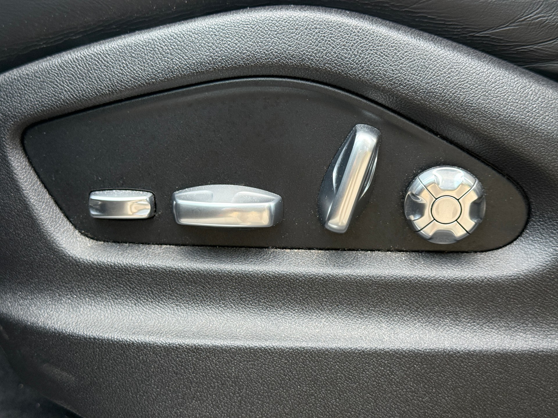 PORSCHE Cayenne-image-14