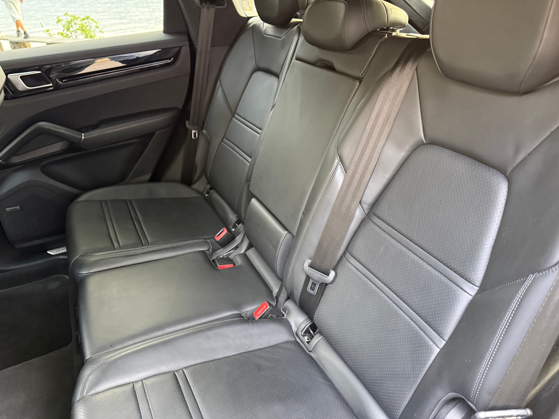 PORSCHE Cayenne-image-16