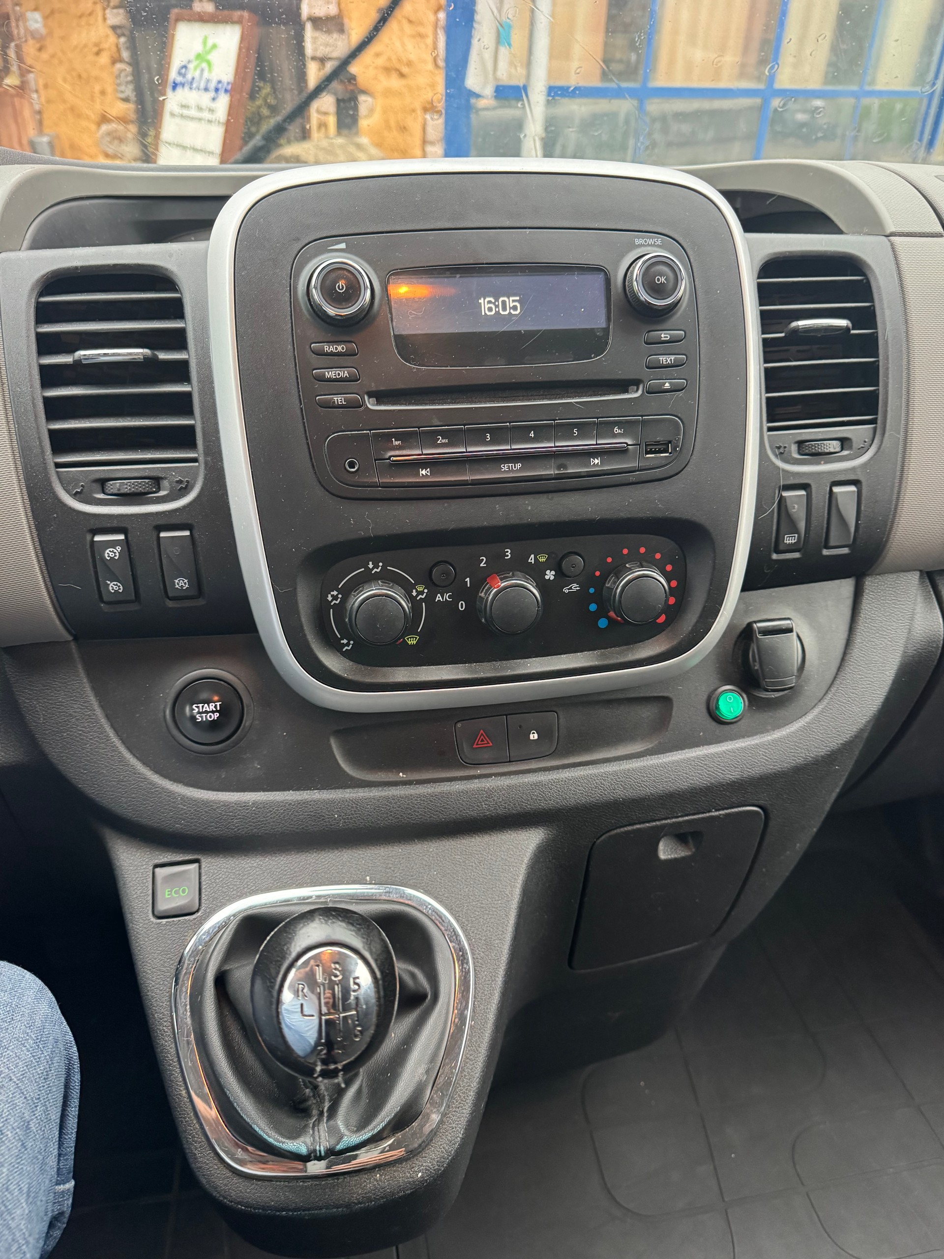 NISSAN NV300 dCi 125 2.9 L2H1 Premium 9Pl.-image-8