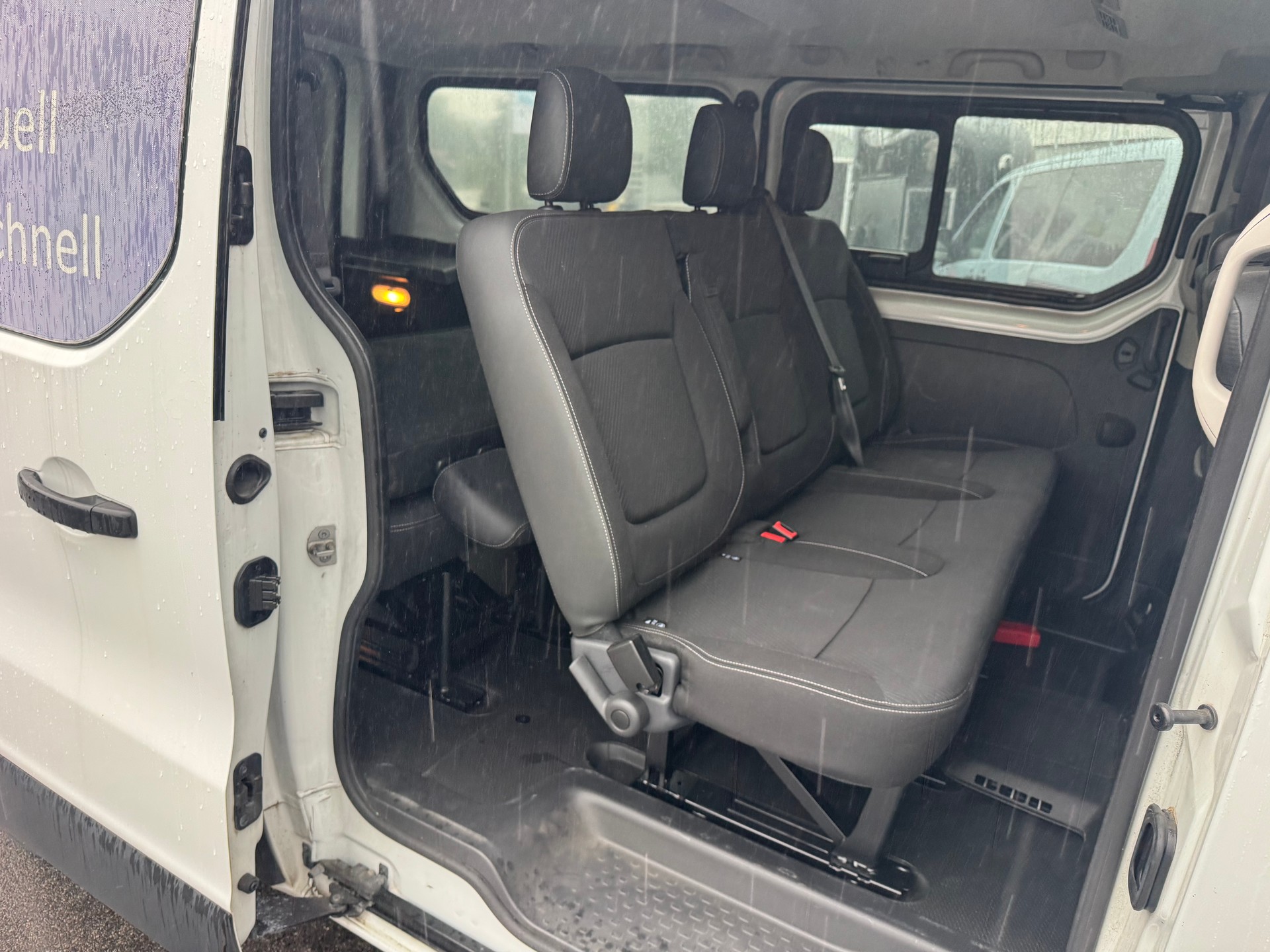 NISSAN NV300 dCi 125 2.9 L2H1 Premium 9Pl.-image-6