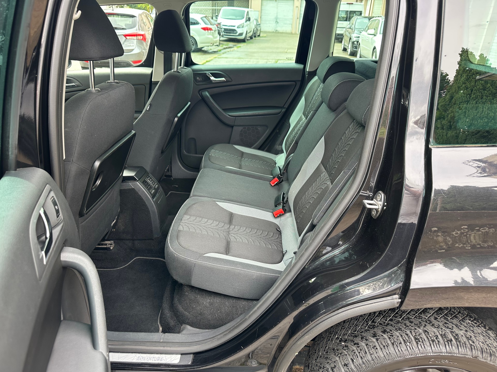 SKODA Yeti 2.0 TDI Outdoor Adventure 4x4 DSG-image-7