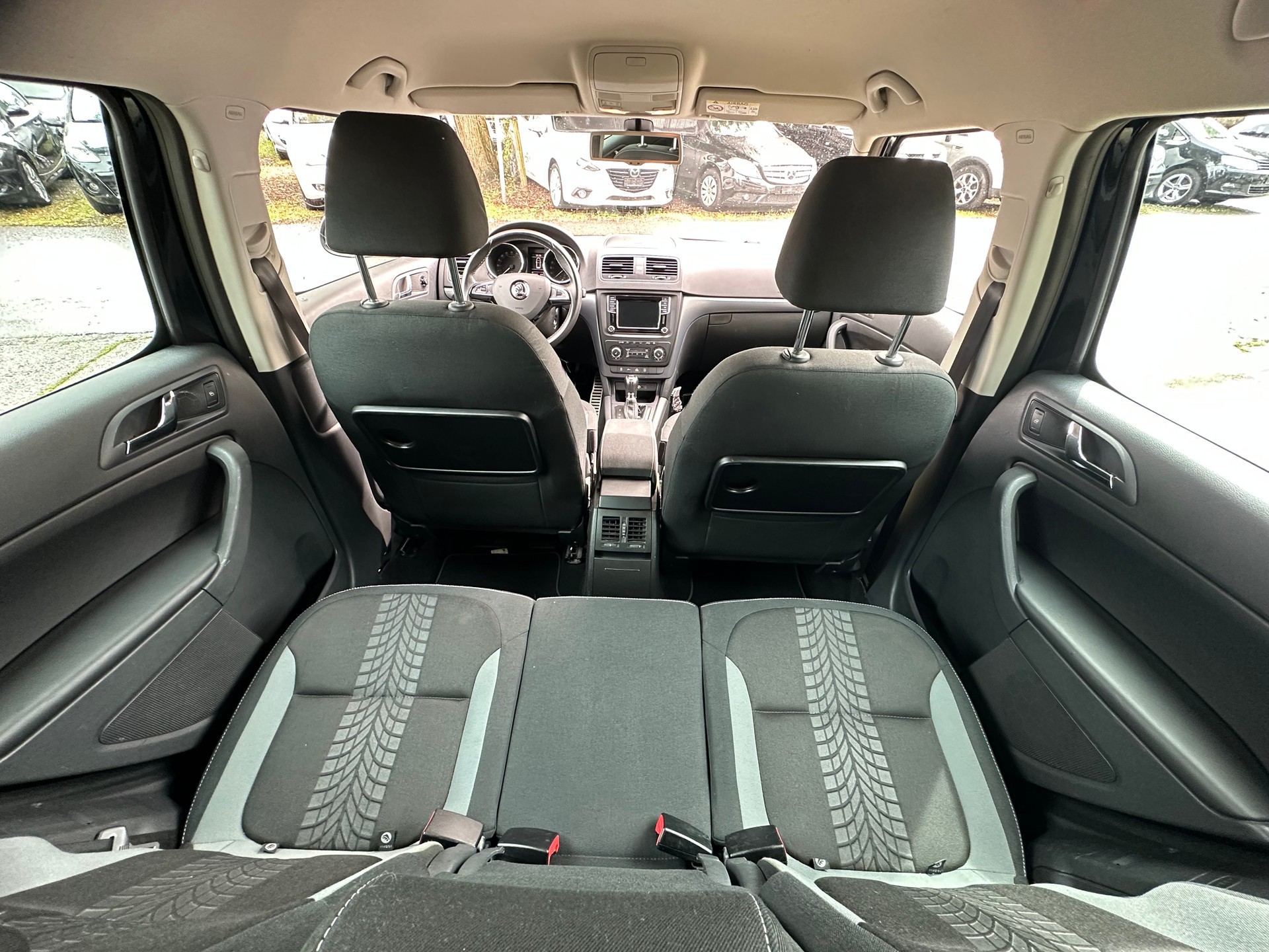 SKODA Yeti 2.0 TDI Outdoor Adventure 4x4 DSG-image-6