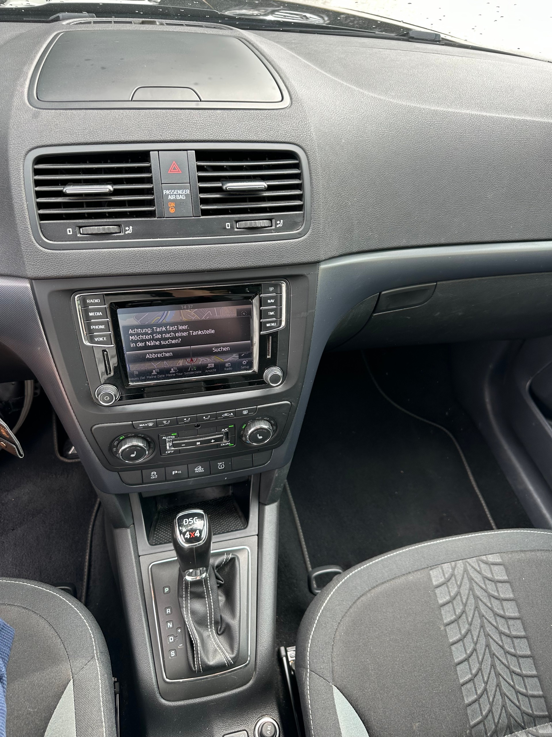 SKODA Yeti 2.0 TDI Outdoor Adventure 4x4 DSG-image-10