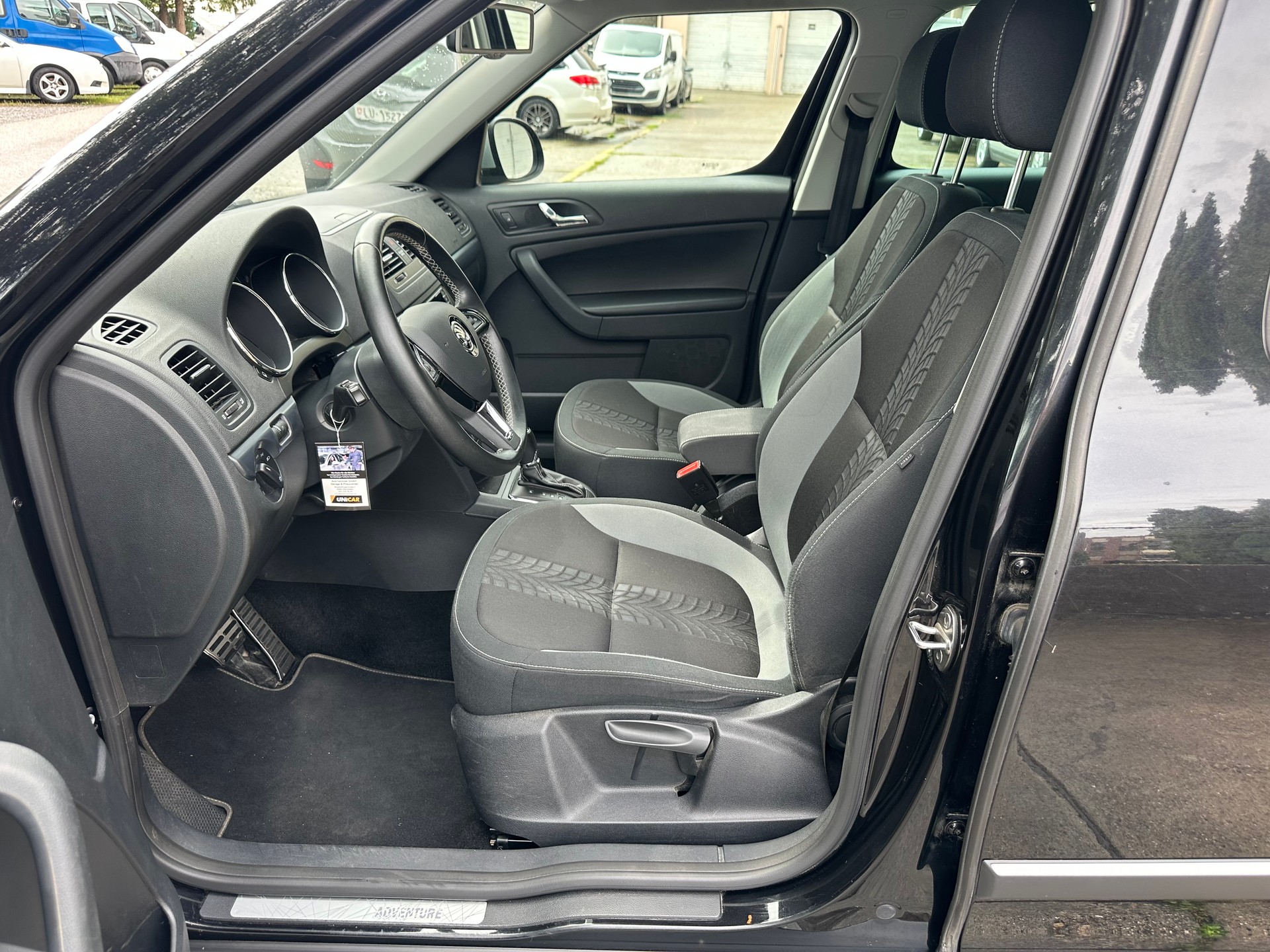 SKODA Yeti 2.0 TDI Outdoor Adventure 4x4 DSG-image-9