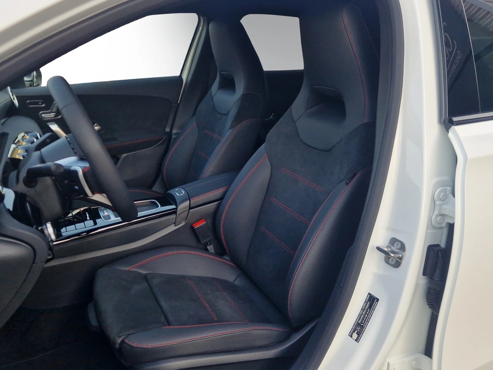 MERCEDES-BENZ A 200 Night Star 7G-DCT-image-11