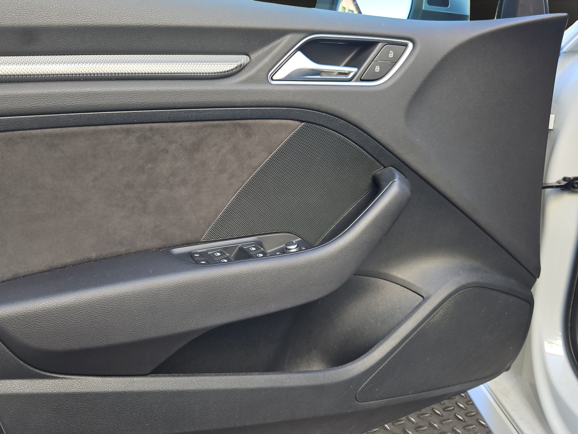 AUDI RS3 Sportback 2.5 TSI quattro S-tronic-image-12