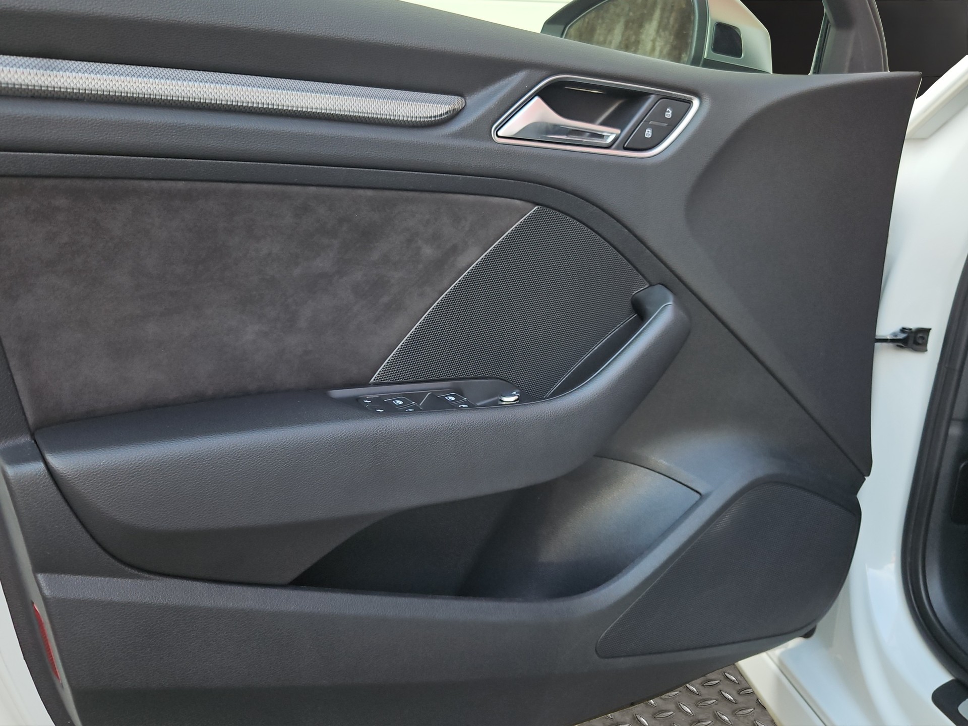 AUDI RS3 Sportback 2.5 TSI quattro S-tronic-image-13