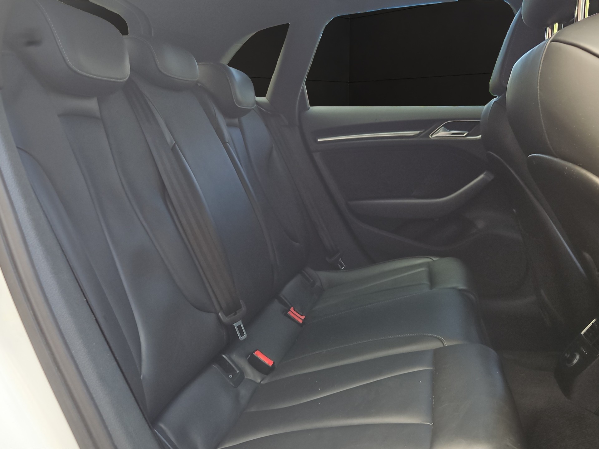 AUDI RS3 Sportback 2.5 TSI quattro S-tronic-image-23