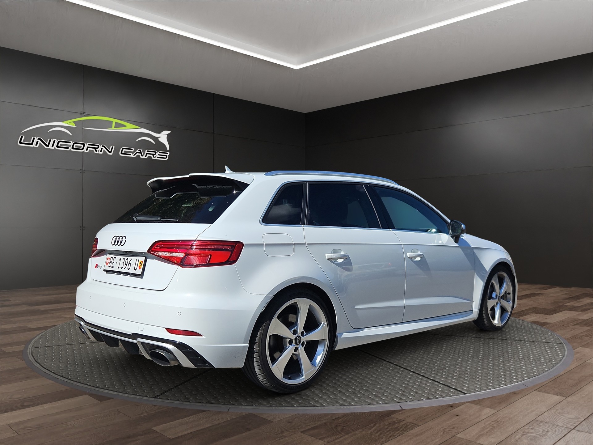 AUDI RS3 Sportback 2.5 TSI quattro S-tronic-image-2