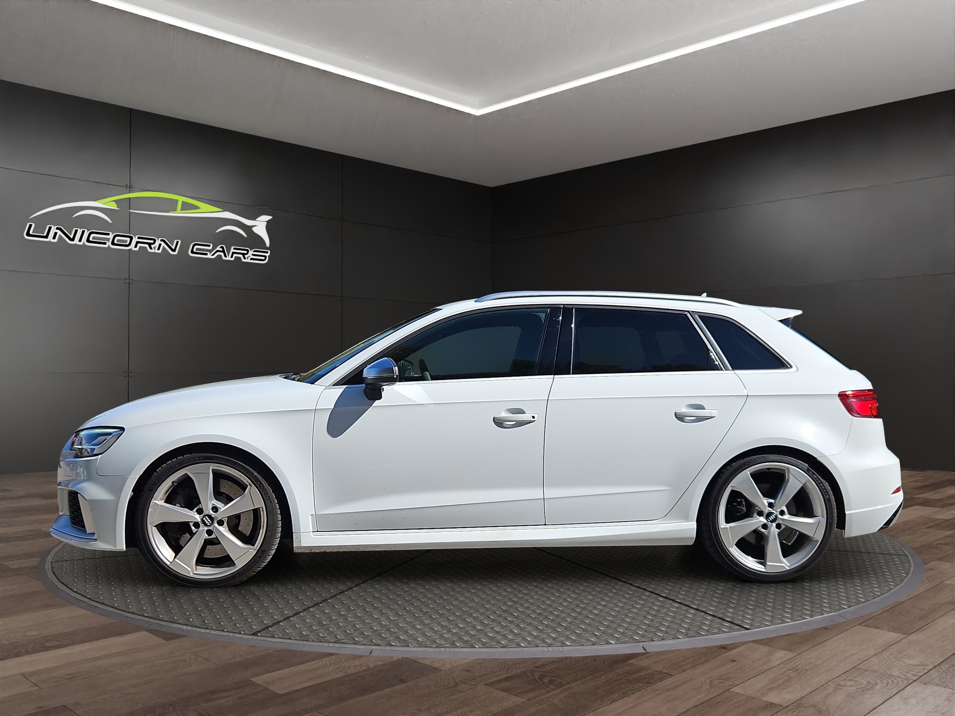 AUDI RS3 Sportback 2.5 TSI quattro S-tronic-image-4