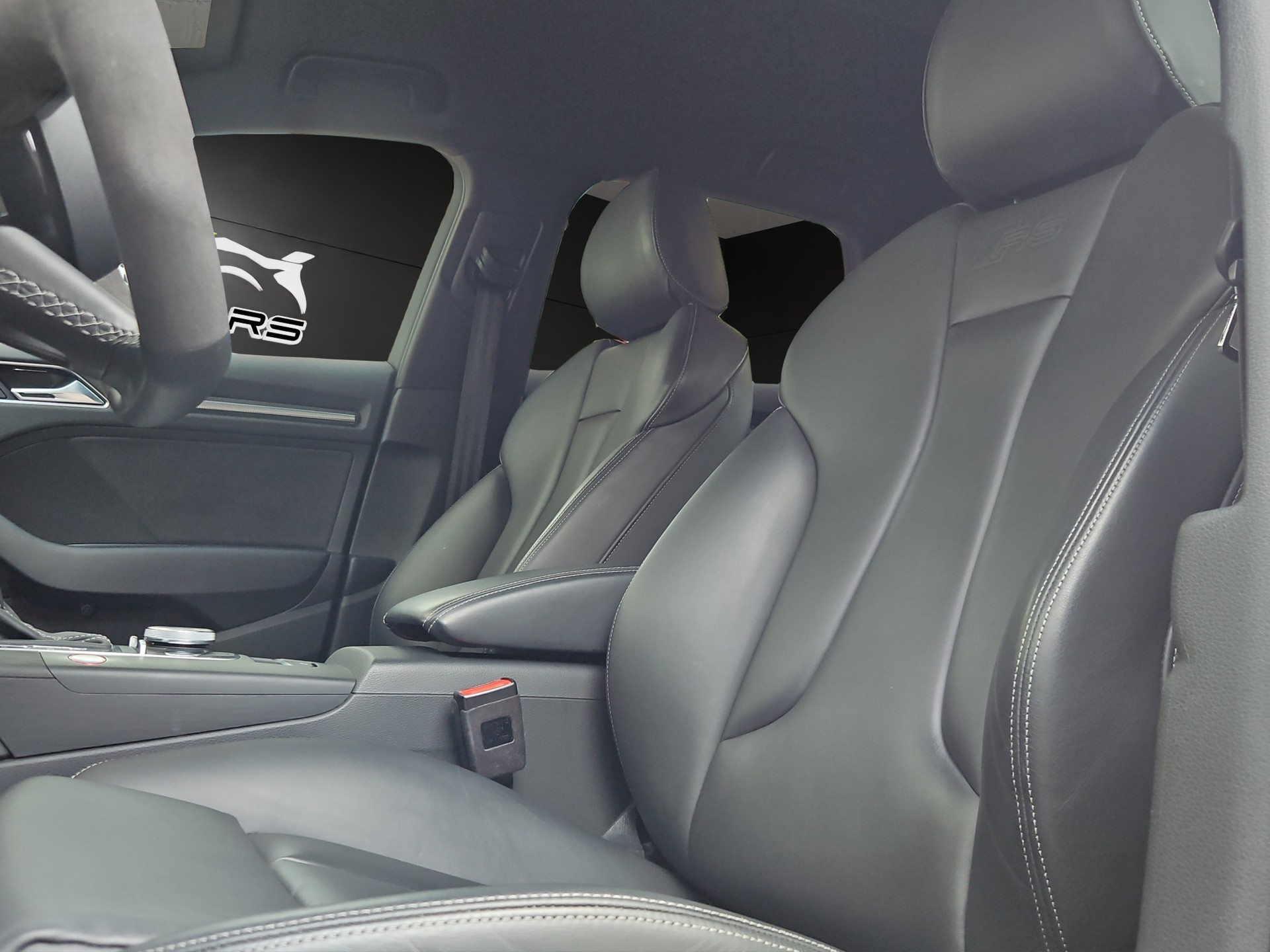 AUDI RS3 Sportback 2.5 TSI quattro S-tronic-image-24
