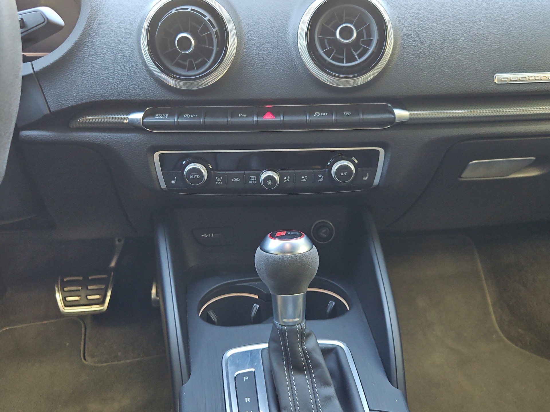 AUDI RS3 Sportback 2.5 TSI quattro S-tronic-image-17